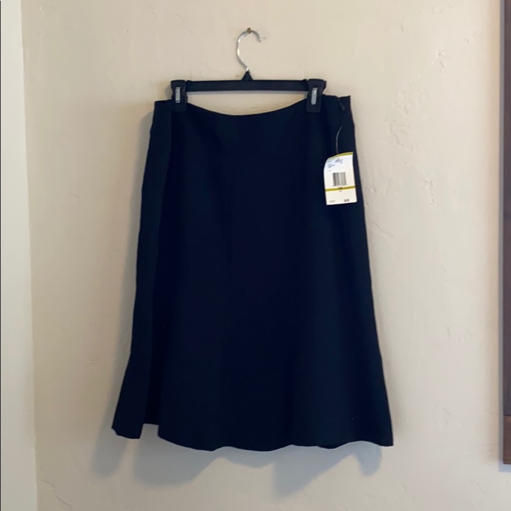 Classic Black Skirt Jones Wear size 14 NWT